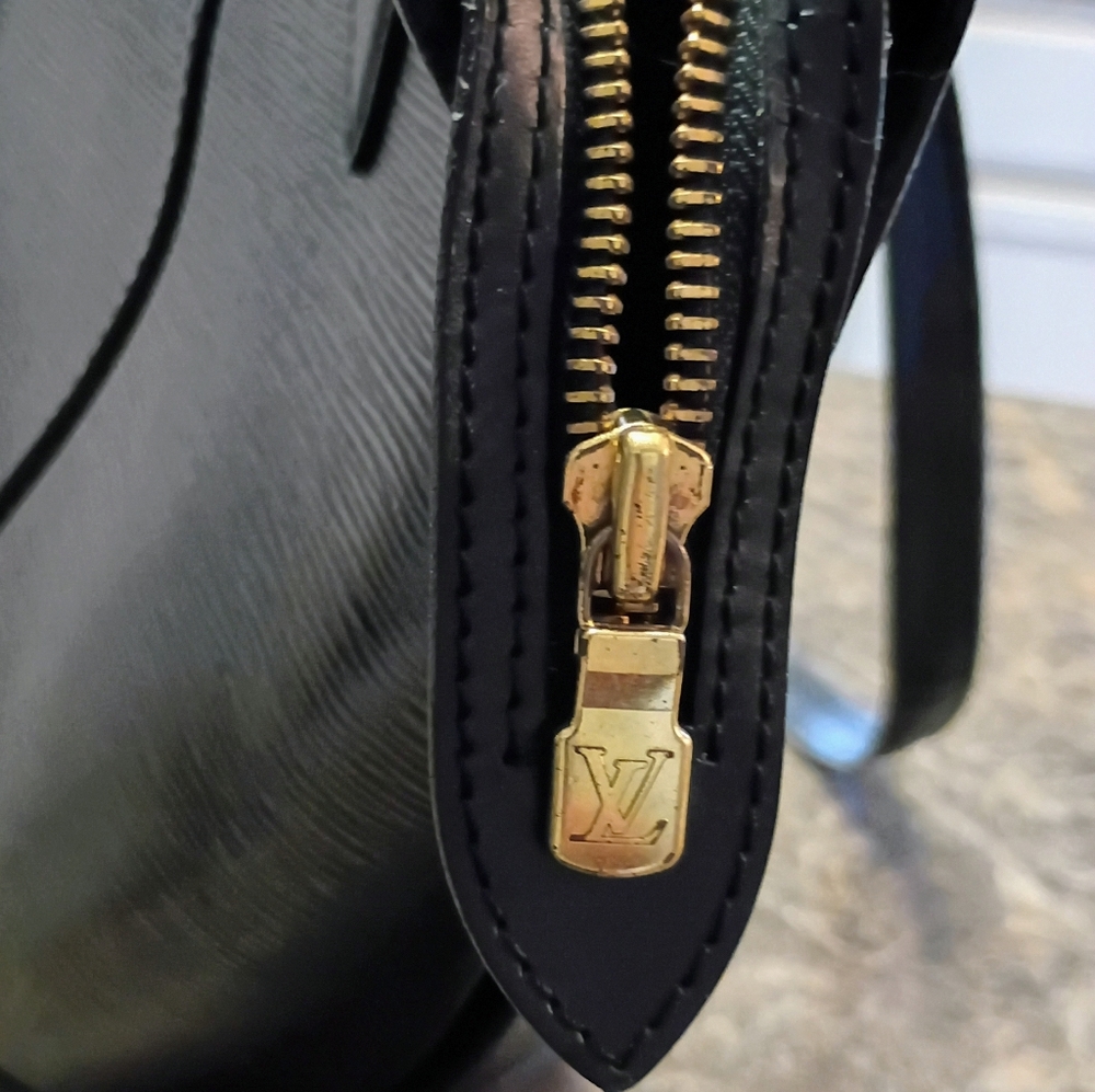 Authentic Louis Vuitton Saint Jacques GM – Black Epi Leather - Picture 5 of 9